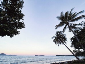 On the beach - Bella Luna Beach Front - 3 bed (South Mission Beach)