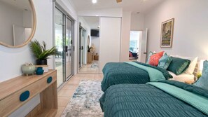 2 Schlafzimmer, BĂŒgeleisen/BĂŒgelbrett, Internetzugang, BettwĂ€sche