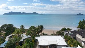 A residential area with houses, a beach, and a mountain range in the background. - Tide Pool Ocean Front 2 bed (South Mission Beach)