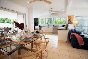 Interior - Tide Pool Ocean Front - 2 bed (South Mission Beach)