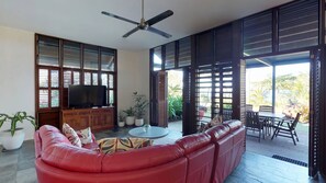 TV, offices - Wongalinga Unit 7~ Beachfront views (Wongaling Beach)