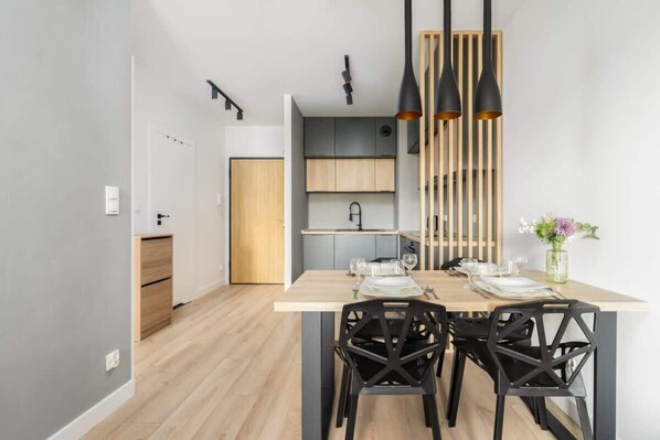 Dining - Niemen Apartment | Parking | Garden (Poznan)