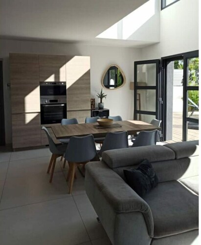 Maison Avec Piscine Chauffée à 200 m de la mer Plage Rochelongue