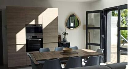 Maison Avec Piscine Chauffée à 200 m de la mer Plage Rochelongue