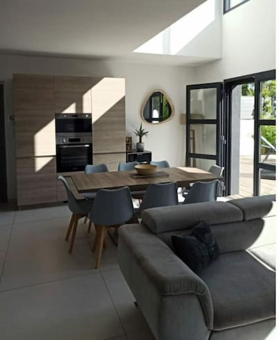 Maison Avec Piscine Chauffée à 200 m de la mer Plage Rochelongue