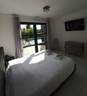 4 chambres, fer et planche à repasser, lit de bébé portatif, Wi-Fi