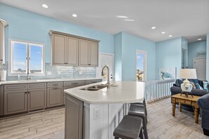 Kylskåp, mikrovågsugn, ugn och spishäll