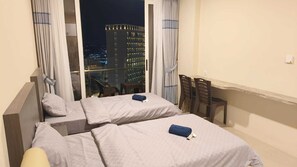 Leilighet – deluxe, 2 enkeltsenger, byutsikt | 1 soverom og wi-fi (inkludert)