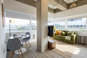 Living area - Stunning City View Apartments in Milton Keynes, Central Location Close to Everything, Free Parking (Milton Keynes)