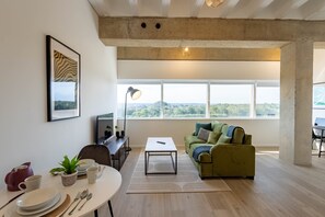 公寓, 1 张双人床和 1 张沙发床, 无烟房, 城市景观 | 起居区 | 平板电视