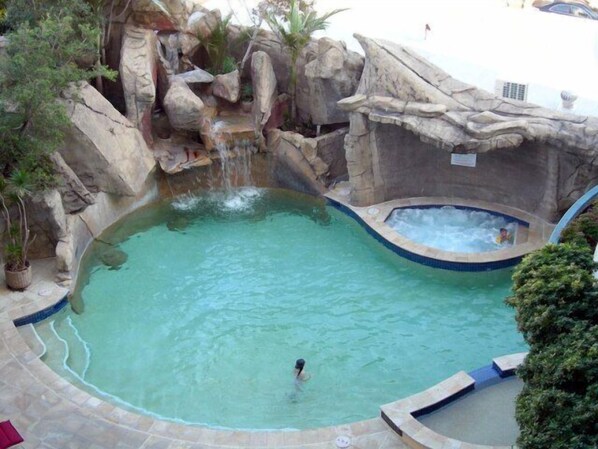 Et oppvarmet basseng