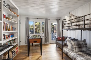 Games room - Bear Necessities. New. Modern. Spa. Perfect. Pet Friendly. (Big Bear Lake)