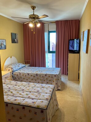 Ferros/tábuas de passar roupa, Wi-Fi de cortesia, roupa de cama