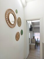 Attico Comfort, 2 camere da letto | Una scrivania, postazione laptop, tende oscuranti, insonorizzazione