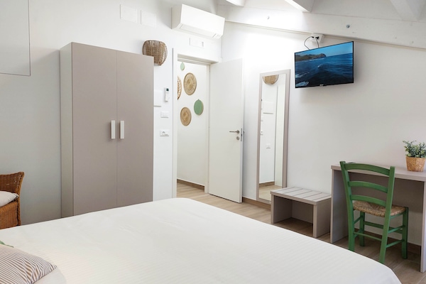 Comfort Penthouse, 2 Bedrooms | Desk, laptop workspace, blackout drapes, soundproofing