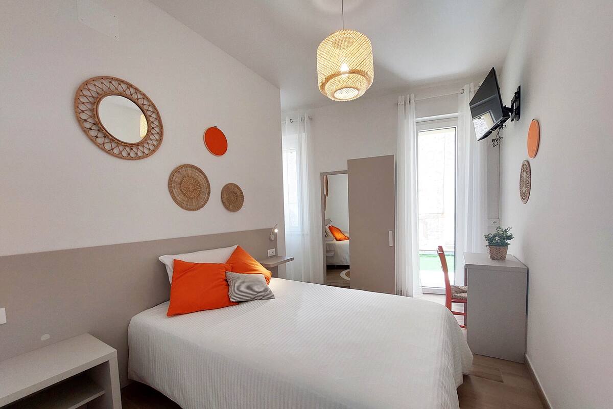 2 slaapkamers, een bureau, een laptopwerkplek, verduisterende gordijnen