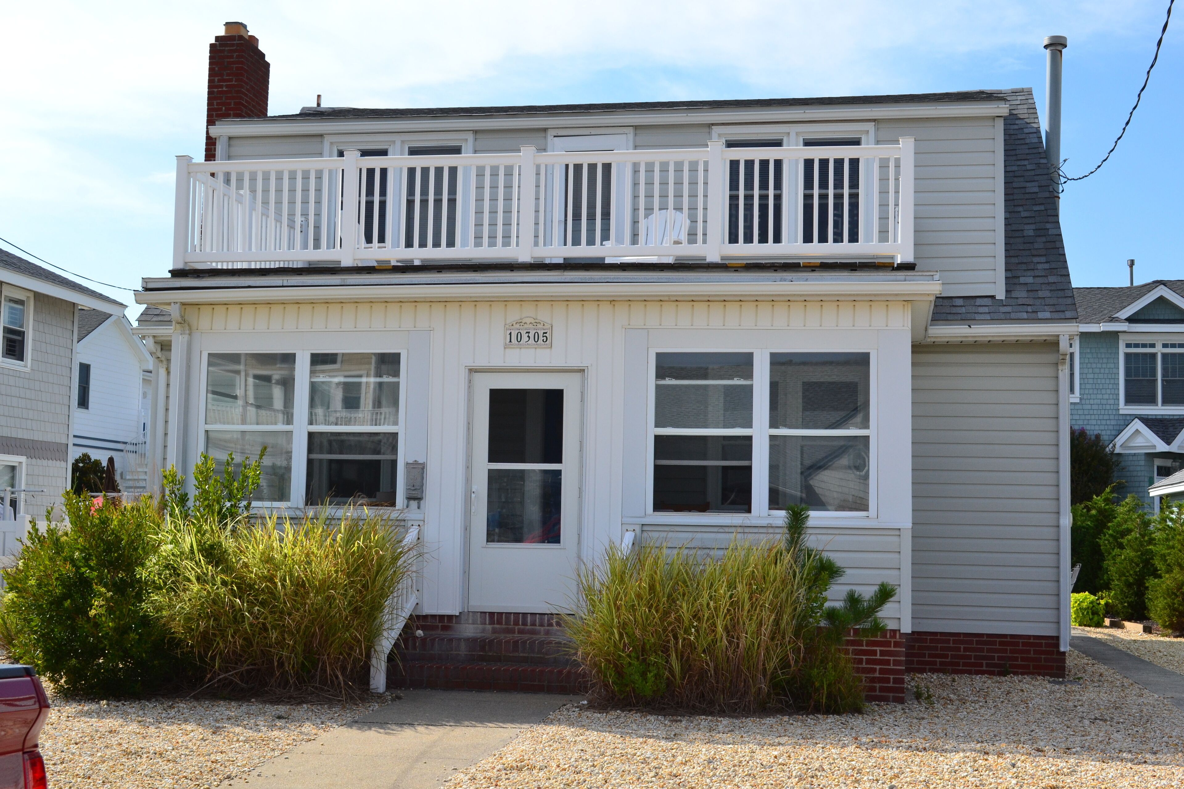 Pet Friendly, Classic 1950s style 4 bedroom 3 full bath Stone Harbor beach house, just one block from the ocean and 7 blocks from 96th street.