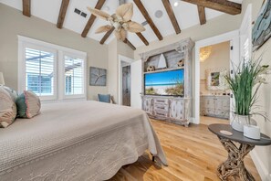 4 bedrooms, iron/ironing board, free WiFi, bed sheets - PARKS PLACE: Carillon Beach, Highest Quality, Steps to Gulf Pool/Walk-Over (Panama City Beach)