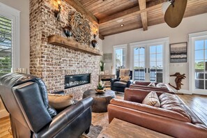 Smart TV, fireplace - PARKS PLACE: Carillon Beach, Highest Quality, Steps to Gulf Pool/Walk-Over (Panama City Beach)