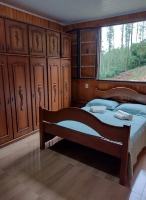 2 chambres, fer et planche à repasser, Wi-Fi gratuit, draps fournis