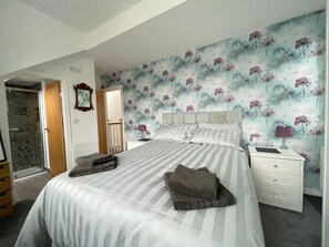 3 chambres, bureau, espace de travail pour ordinateur portable