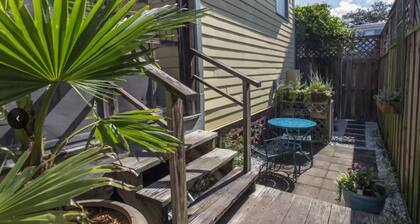 Mariner’s Cottage in Historic District, Private Parking