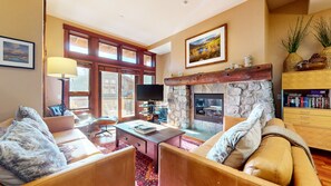 Smart-TV, Kamin, DVD-Player, Arbeitsbereiche