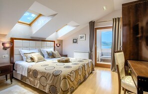 5 bedrooms, iron/ironing board, travel cot, free WiFi