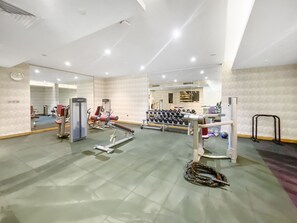 Fitness facility - 1BR Apt with a Sofa Bed, Pool, Gym & Burj Khalifa View (Dubai)