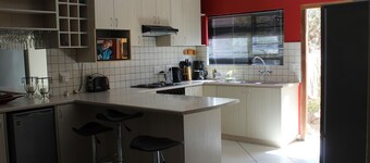 Cozy apartment central to town. Nice for small families