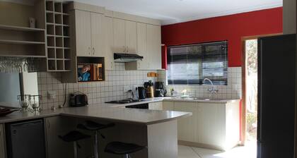 Cozy apartment central to town. Nice for small families