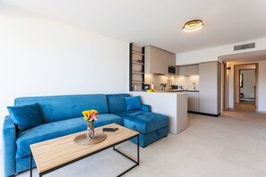 TV - Agrianthe Palmiers AP4380 By Riviera Holiday Homes (Villefranche-sur-Mer)
