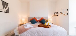 4 bedrooms, in-room safe, desk, iron/ironing board - The Dunes, Porthcawl (Porthcawl)