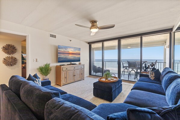 Smart TV - ✨Modern Oceanfront Getaway-Chadham by the Sea 413✨ (New Smyrna Beach)