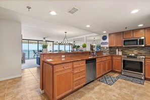 Fridge, microwave, oven, stovetop - ✨Modern Oceanfront Getaway-Chadham by the Sea 413✨ (New Smyrna Beach)