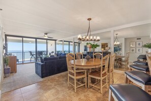 Dining - ✨Modern Oceanfront Getaway-Chadham by the Sea 413✨ (New Smyrna Beach)