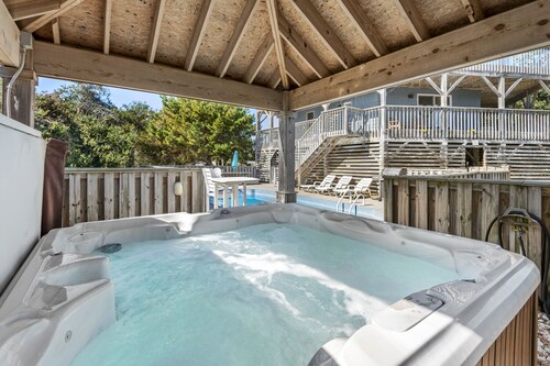 A Whale Of A Time: Private Pool | Hot Tub