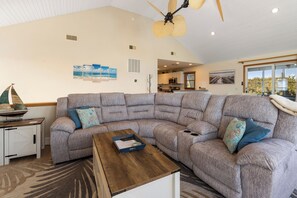 TV - A Whale Of A Time: Private Pool | Hot Tub (Corolla)