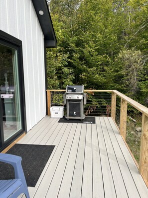 Terrace/patio - Cozy and stylish retreat just minutes from Great Moose Lake. (Hartland)