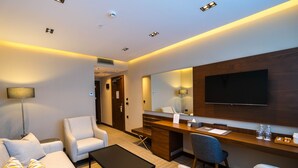Minibar y caja de seguridad en la habitación 