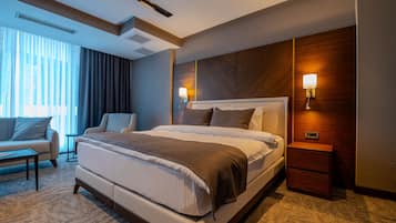 Economy Room | 1 bedroom, minibar, in-room safe, laptop workspace