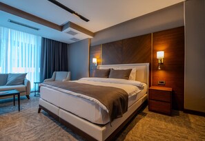 Economy kamer | Een minibar, een kluis op de kamer, een laptopwerkplek