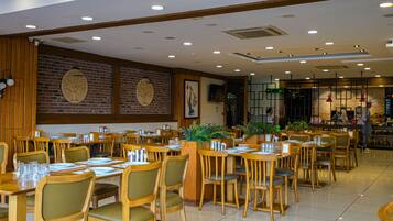 Daily full breakfast (TRY 350 per person)