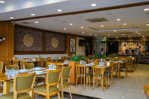 Dagelijks uitgebreid ontbijt (TRY 350 per persoon)