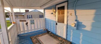 Private 3-bedroom ranch, 7.5 miles from Bethany Beach, on a dead-end street.