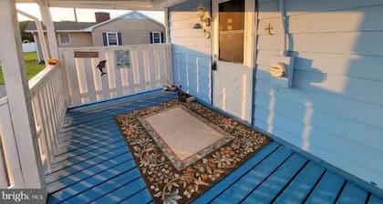 Private 3-bedroom ranch, 7.5 miles from Bethany Beach, on a dead-end street.