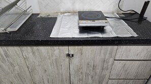 Fridge, microwave, stovetop, electric kettle - The Cozy Homestay @ Jazz Suite 4 Vivacity Megamall Kuching 3 bedroom 5 pax (Kuching)