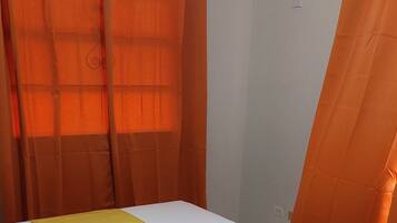 Departamento básico | Tabla de planchar con plancha y wifi gratis
