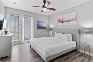 3 室のベッドルーム、デスク、アイロン / アイロン台、旅行用ベビーベッド