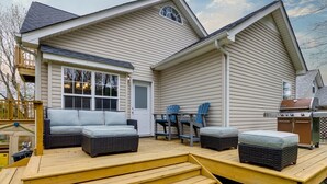 A house with a deck, a barbecue grill, and outdoor seating. - Beautiful home in great location close to downtown, Nashville Heights (Nashville)